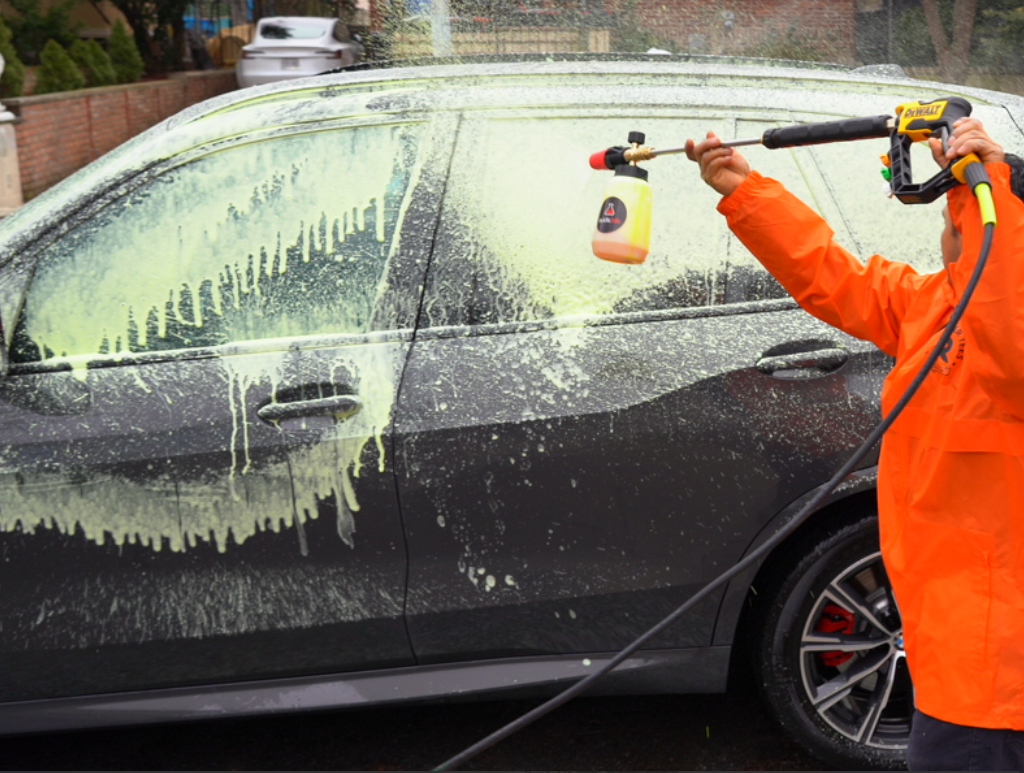 Car wash service being delivered